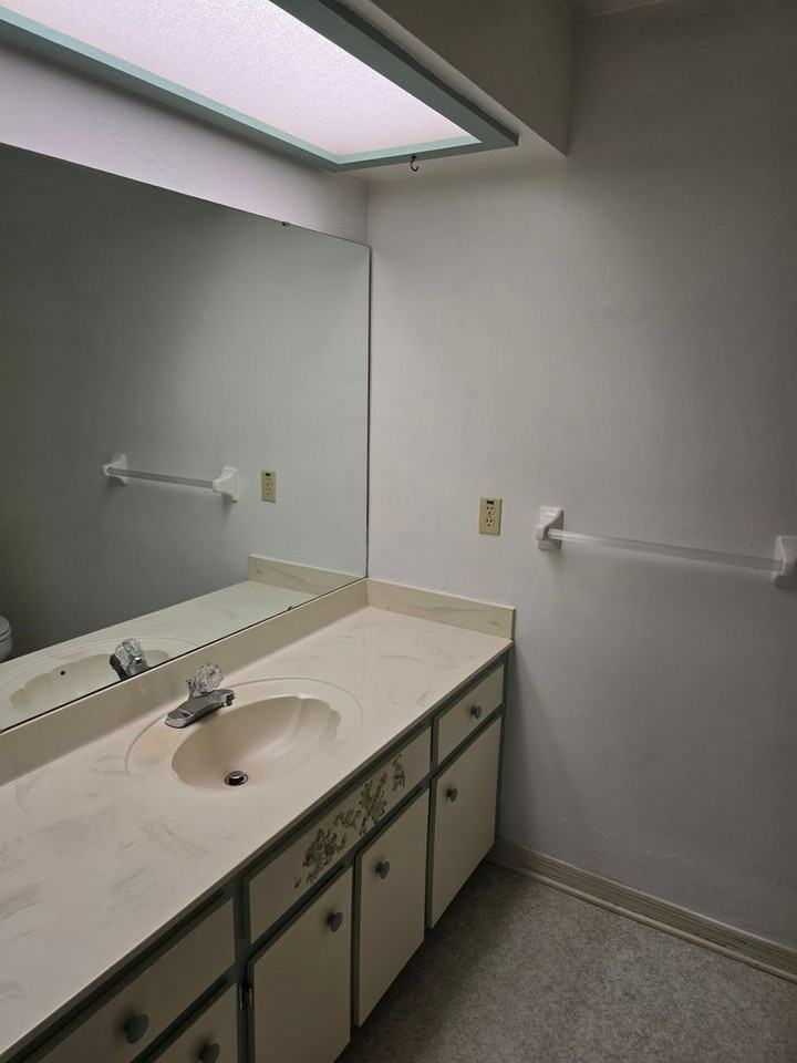 221 E Leon Loop - Photo 5 of 11