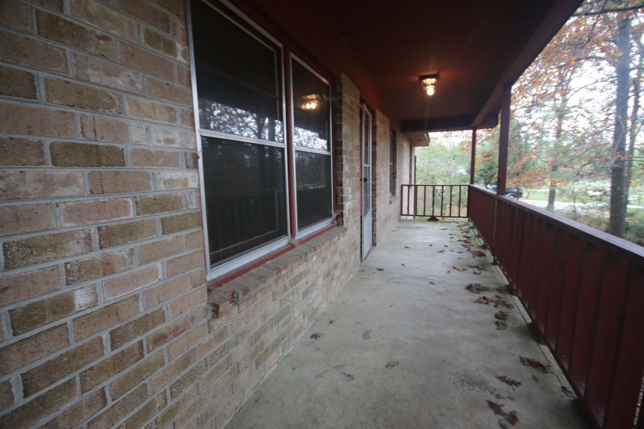664 E Point Rd - Photo 2 of 16