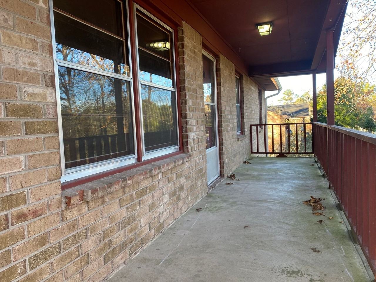 664 E Point Rd - Photo 3 of 16