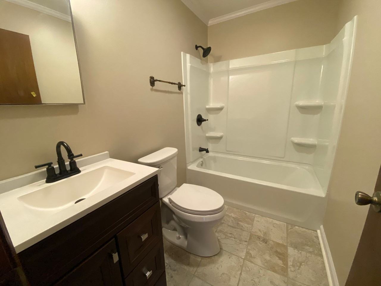 664 E Point Rd - Photo 4 of 16