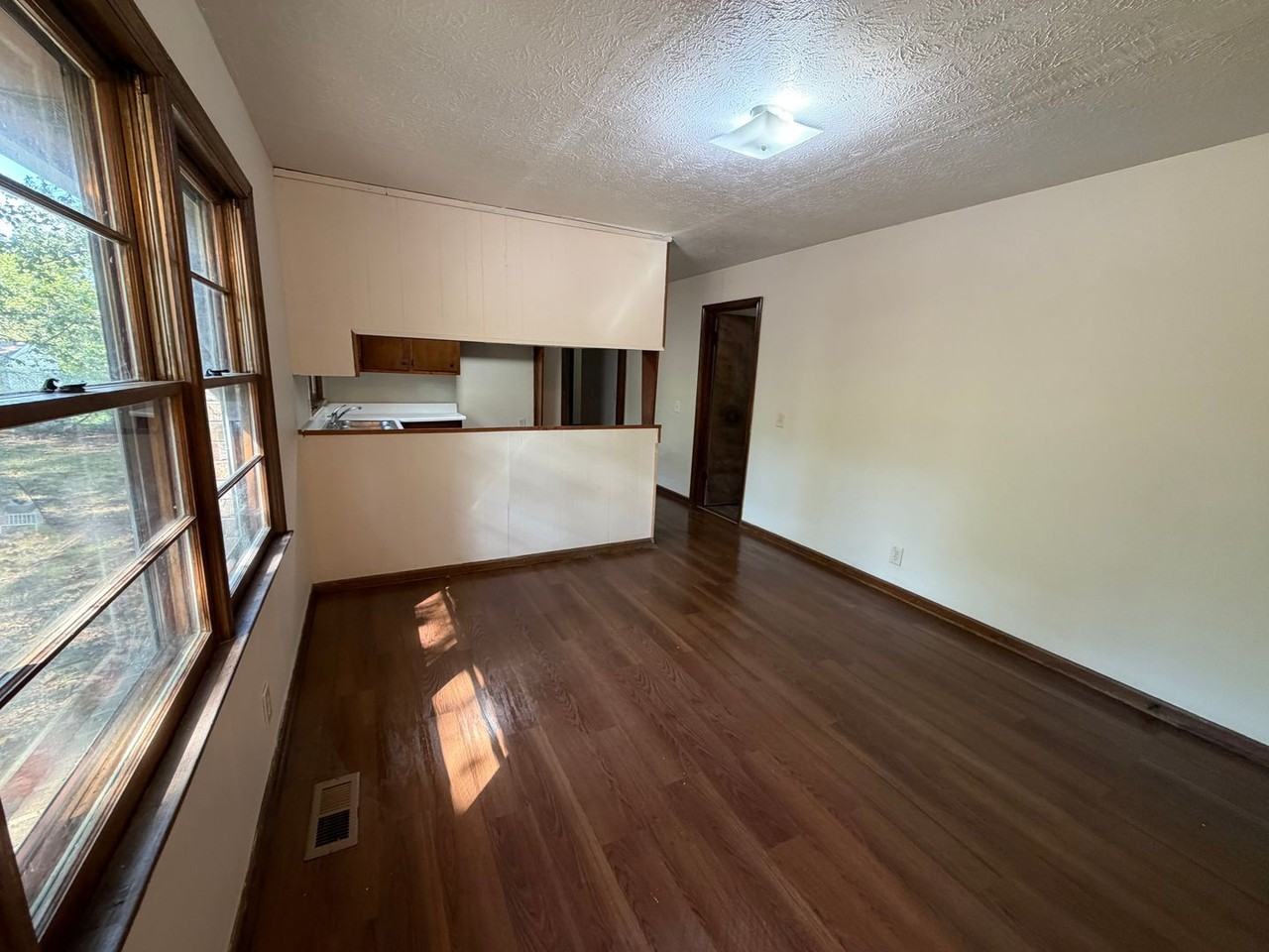 664 E Point Rd - Photo 6 of 16