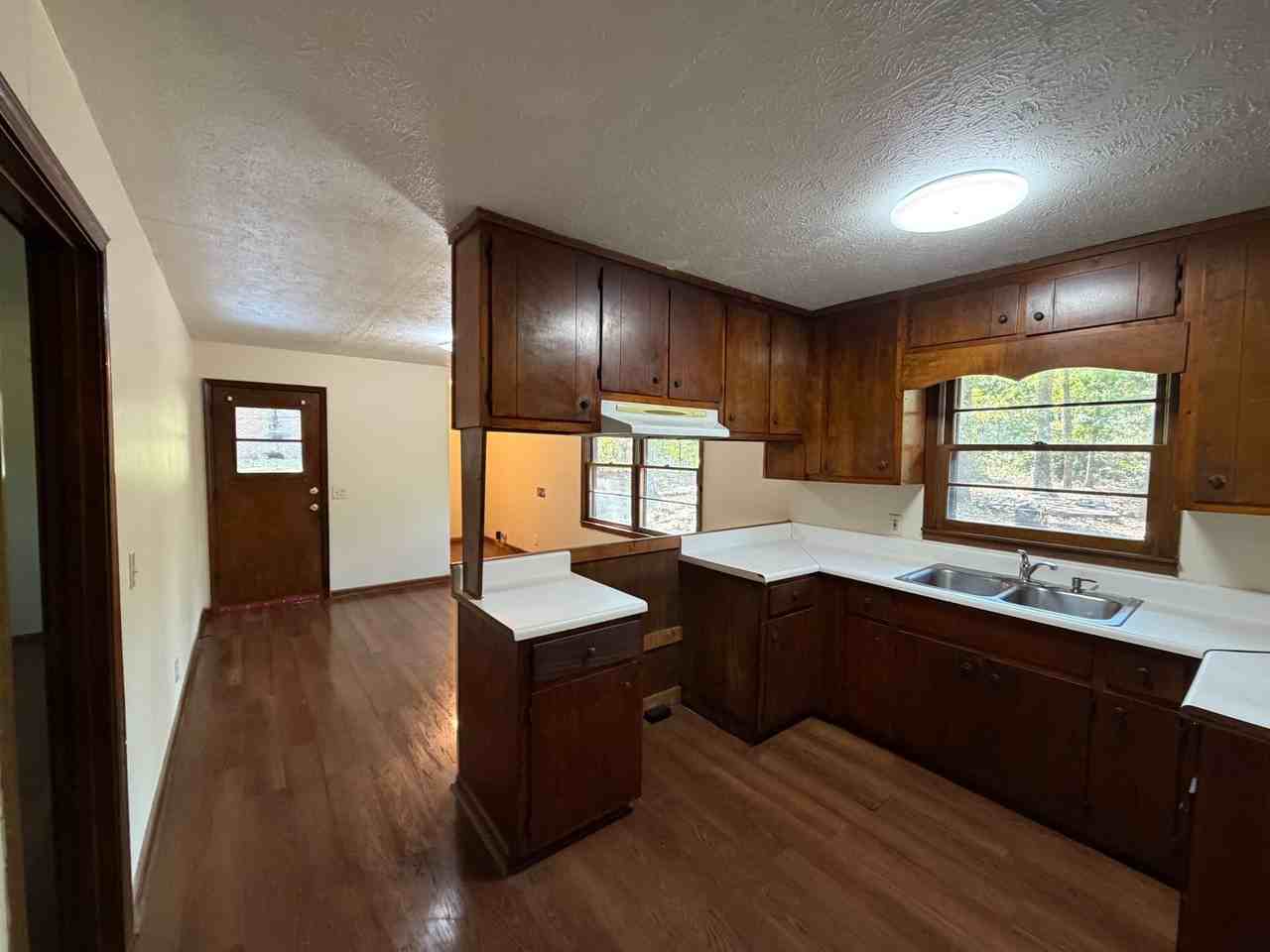 664 E Point Rd - Photo 7 of 16