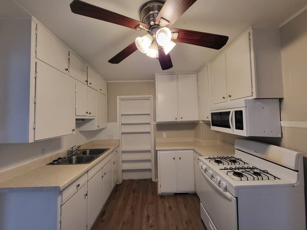 2201 Maple St - Photo 2 of 35