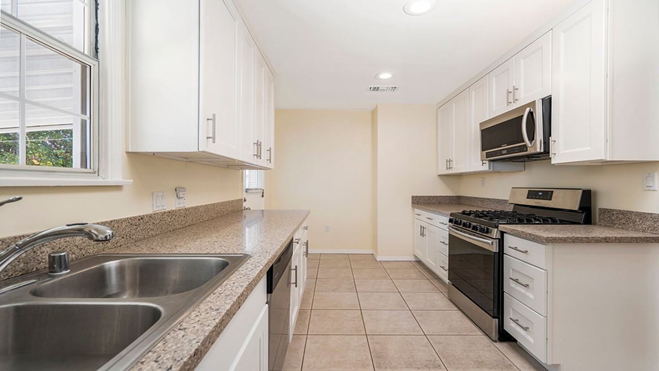 8463 Jumilla Ave - Photo 3 of 12