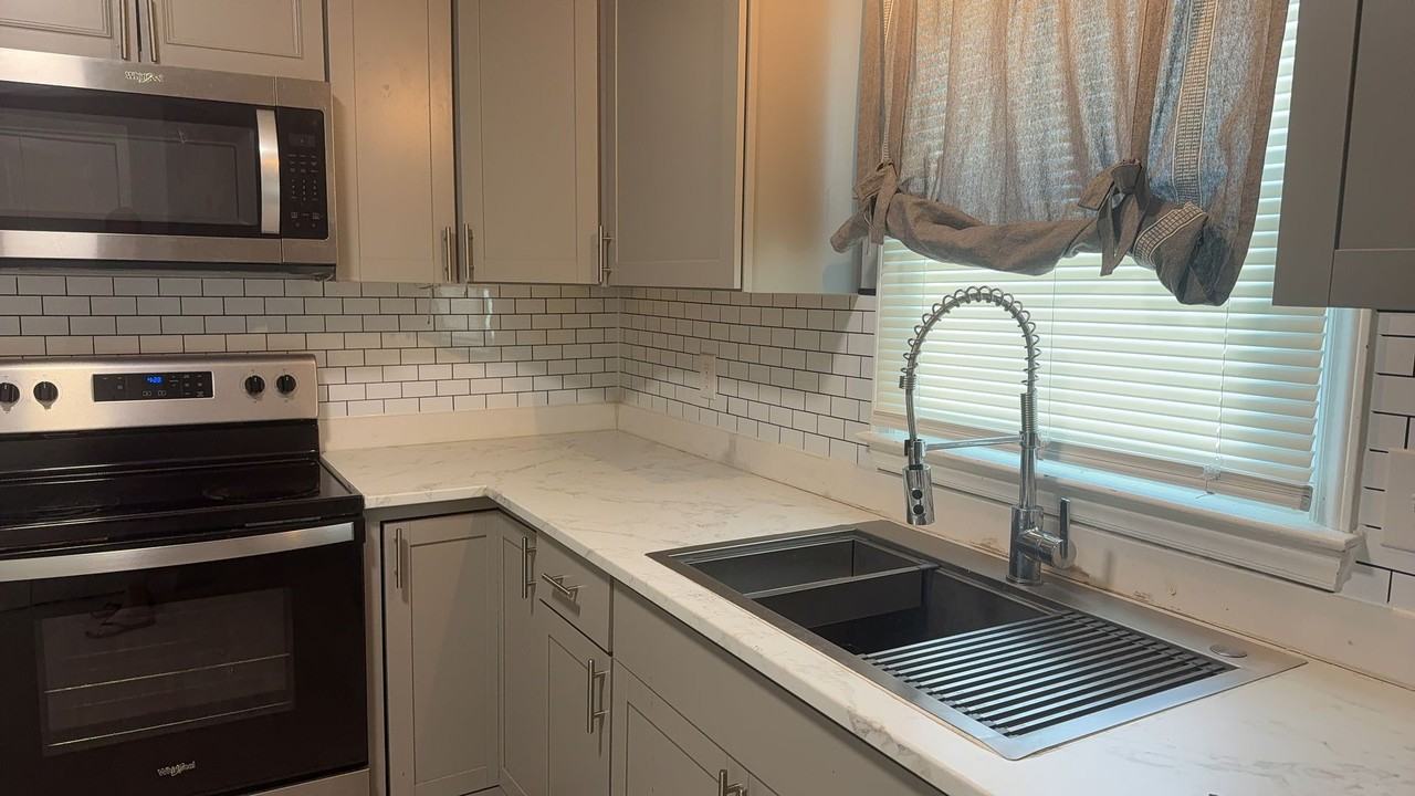 187 Holliman St - Photo 3 of 9
