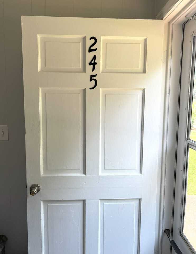 245 N Oak St - Photo 3 of 15