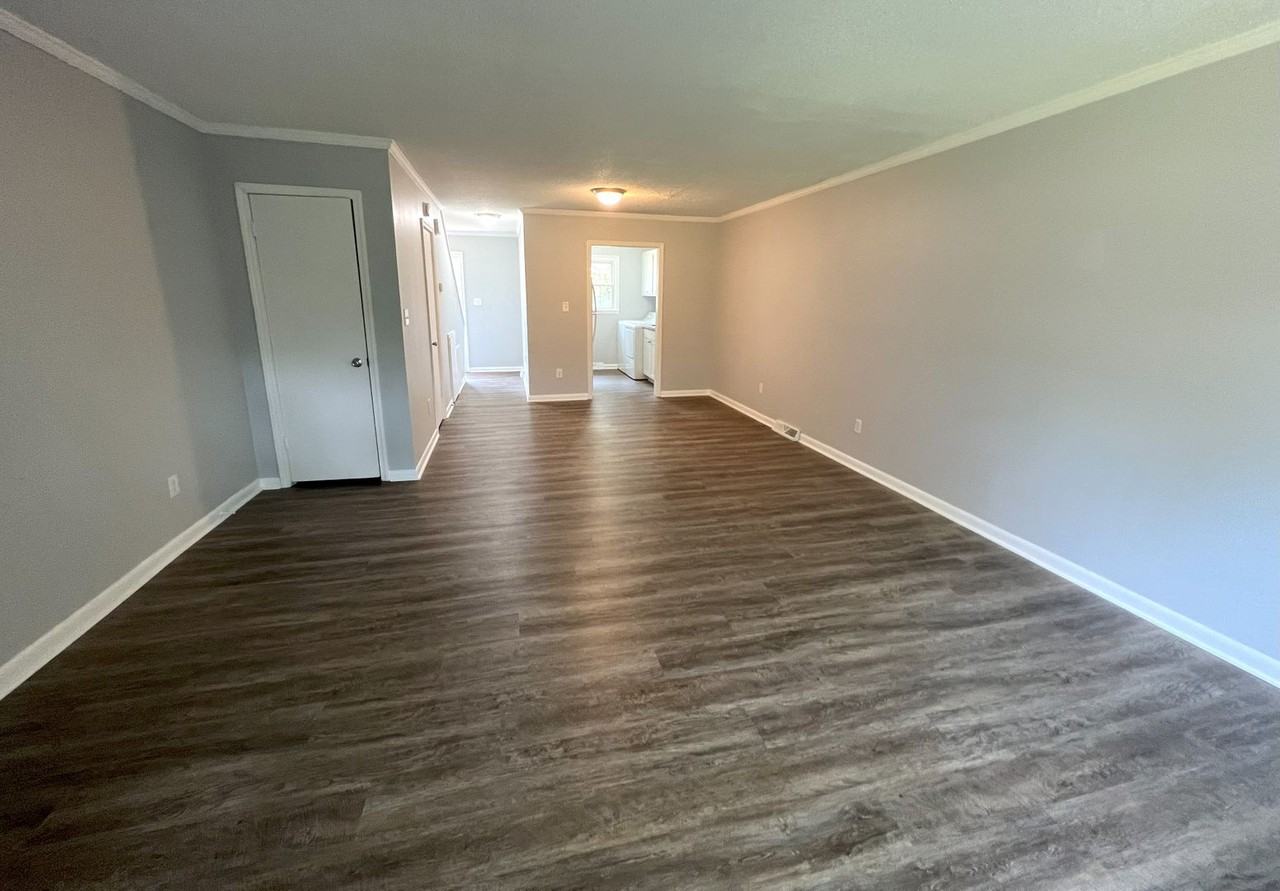 245 N Oak St - Photo 6 of 15