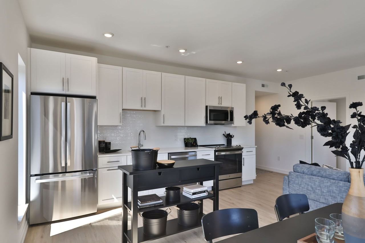 231 WEST - Photo 6 of 31