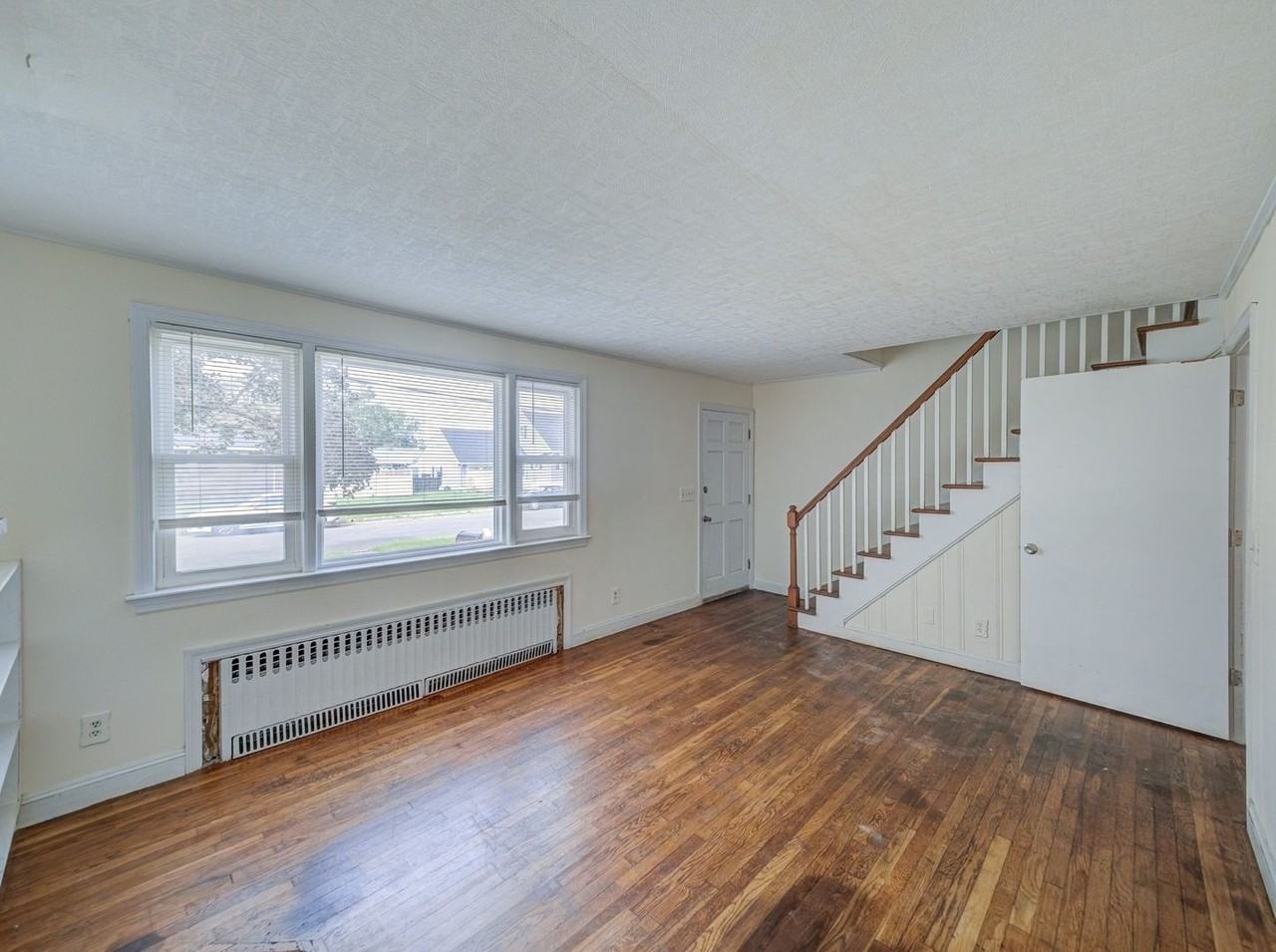 719 Newark Ave - Photo 4 of 50