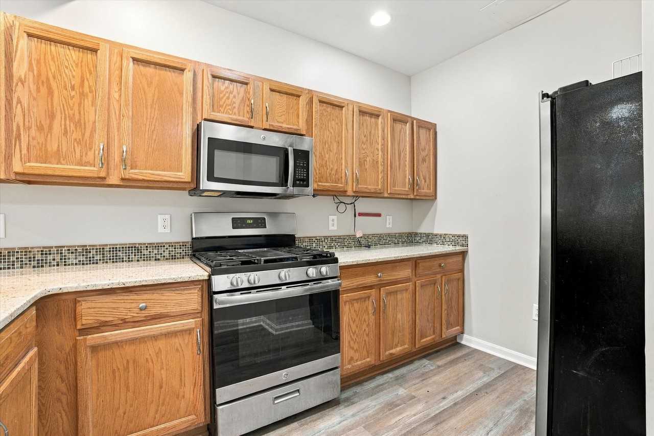 27 Chatham Dr - Photo 2 of 36
