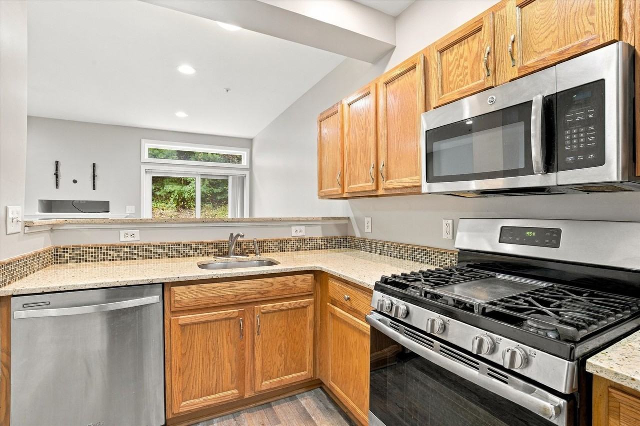 27 Chatham Dr - Photo 3 of 36
