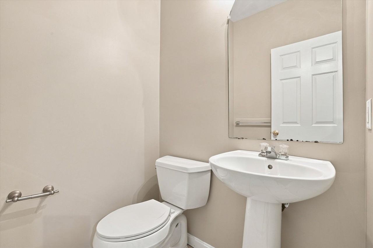 27 Chatham Dr - Photo 4 of 36
