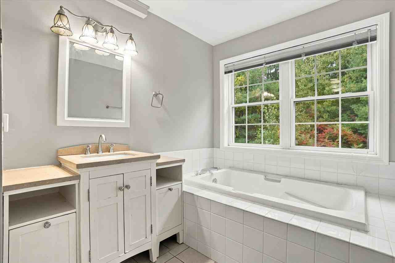 27 Chatham Dr - Photo 5 of 36
