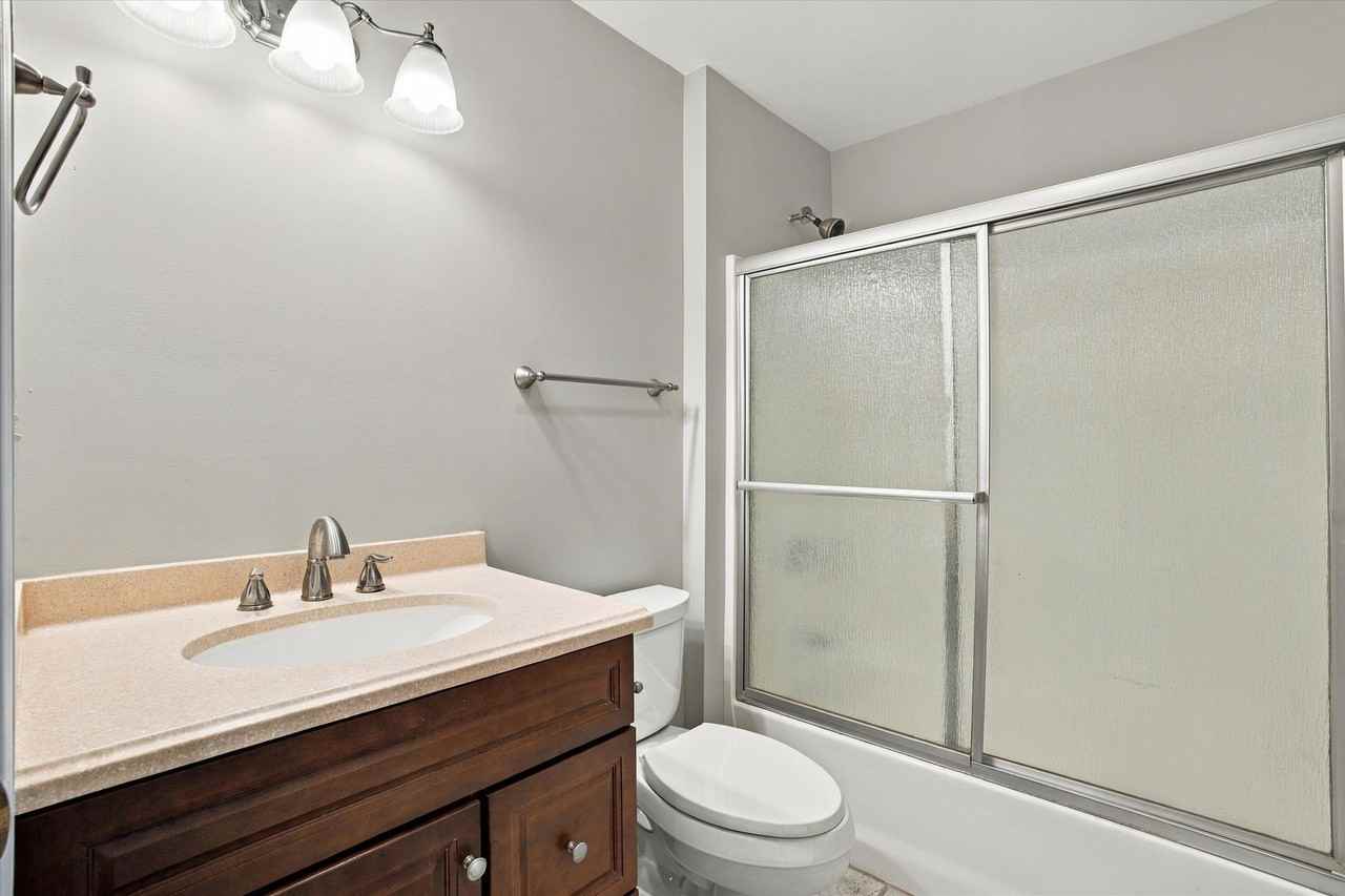 27 Chatham Dr - Photo 6 of 36