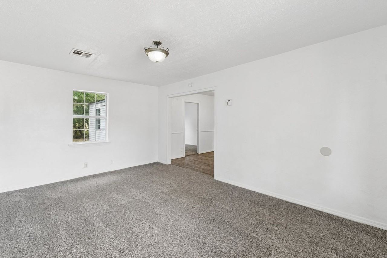 1421 N Page Ave - Photo 7 of 40