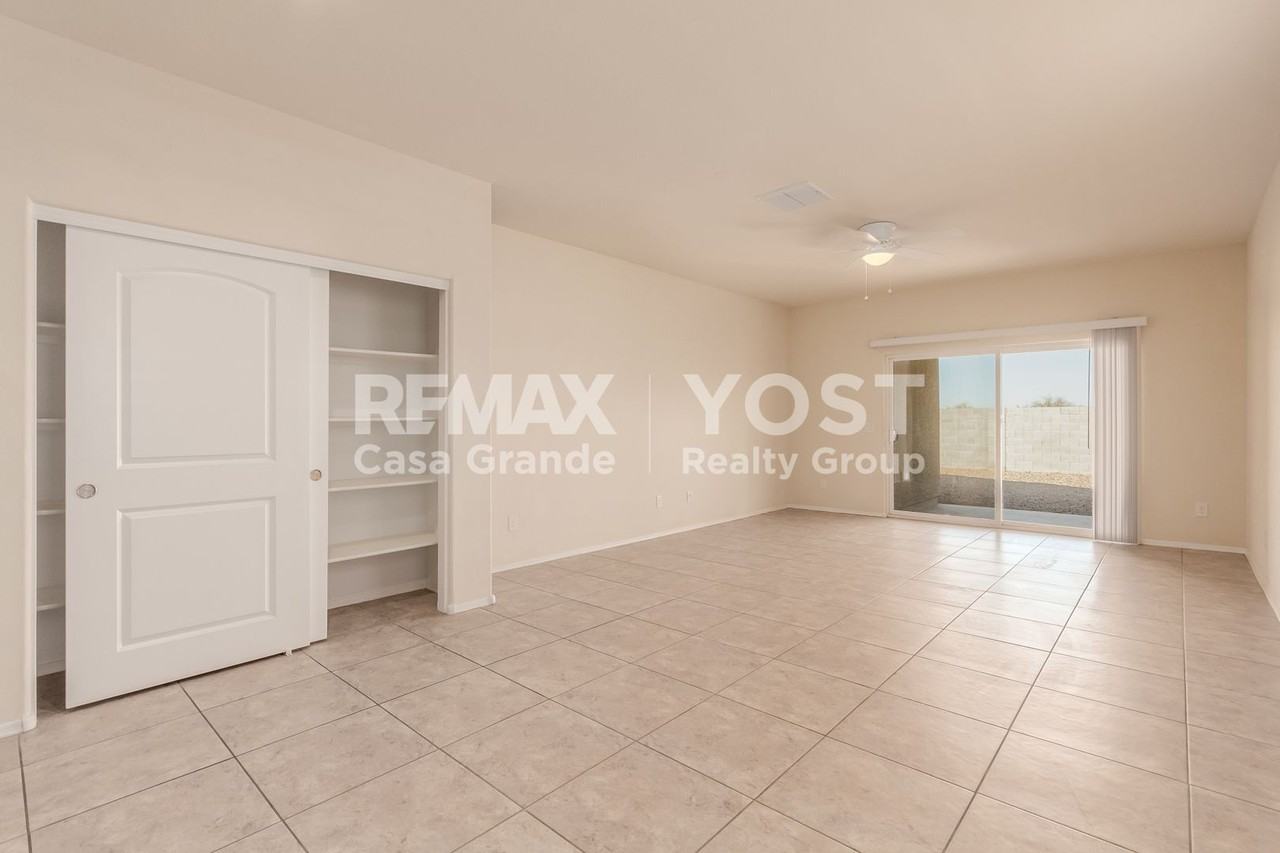 36502 W Barcelona Ln - Photo 2 of 17
