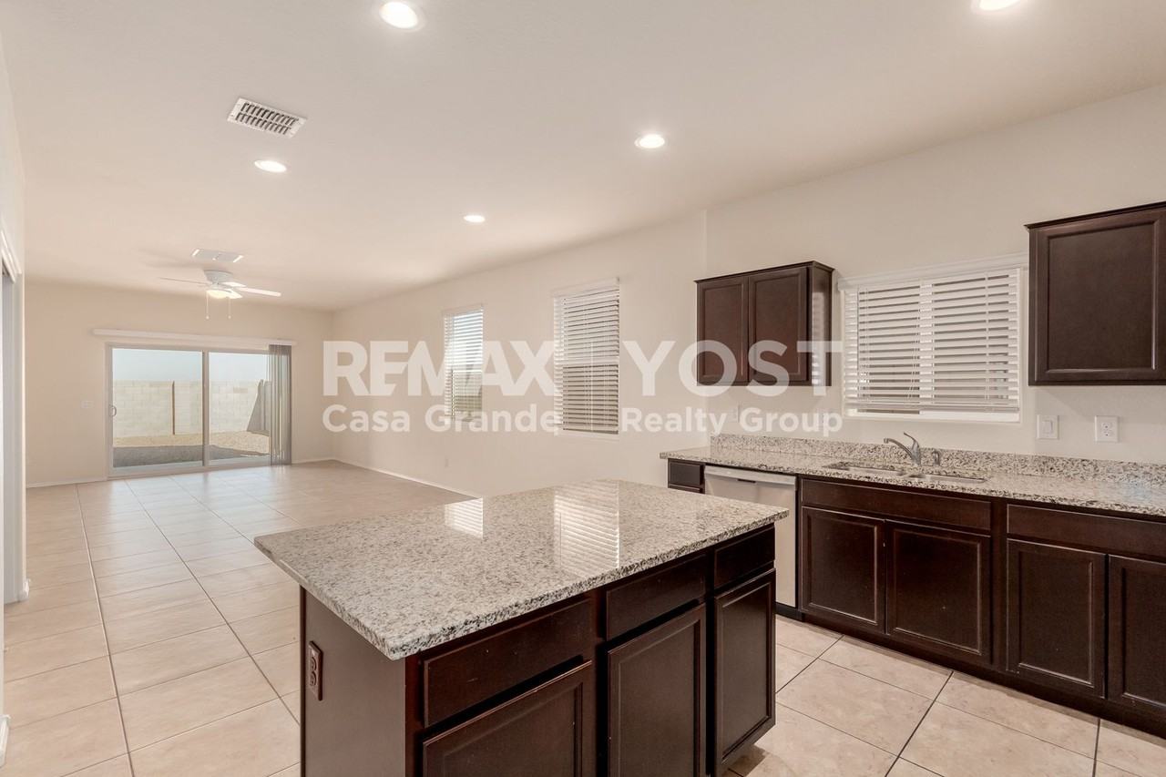 36502 W Barcelona Ln - Photo 3 of 17