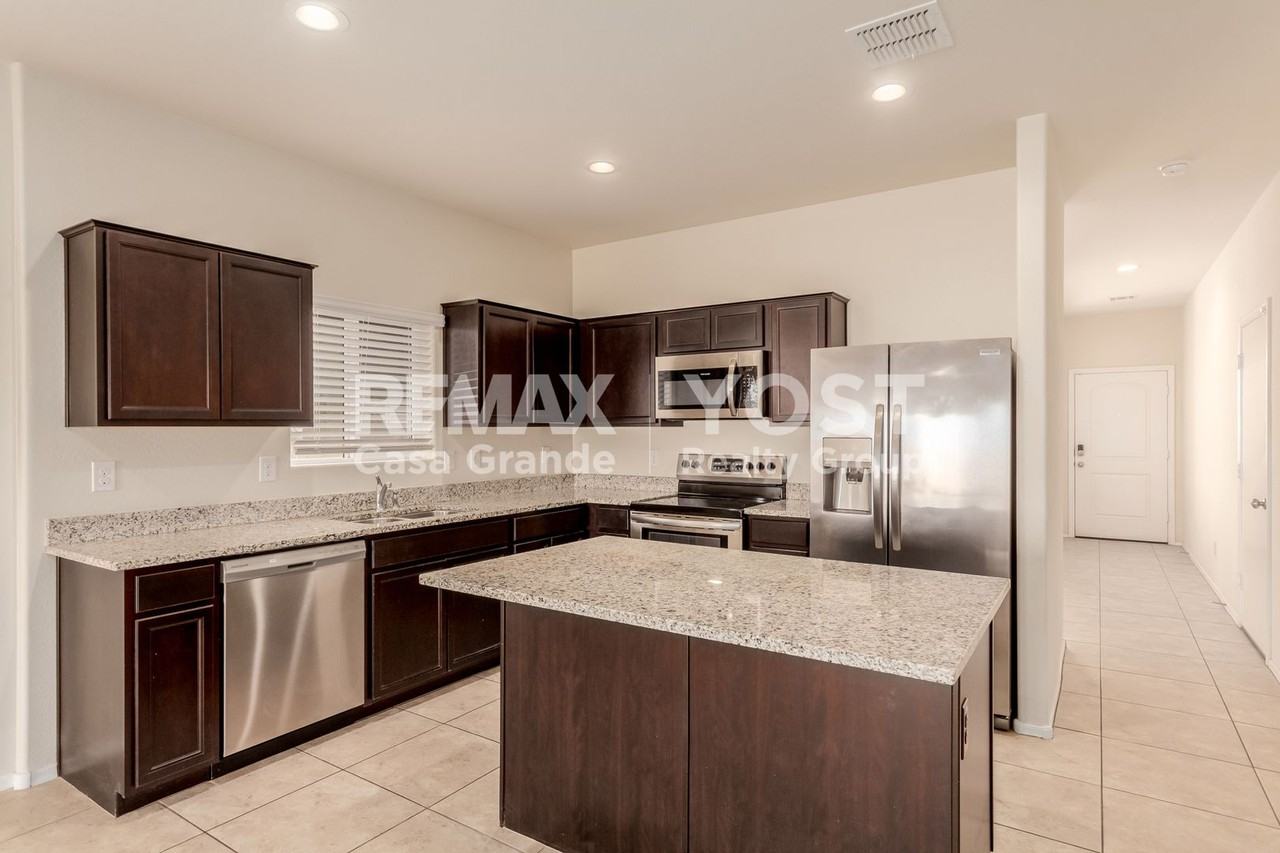36502 W Barcelona Ln - Photo 5 of 17