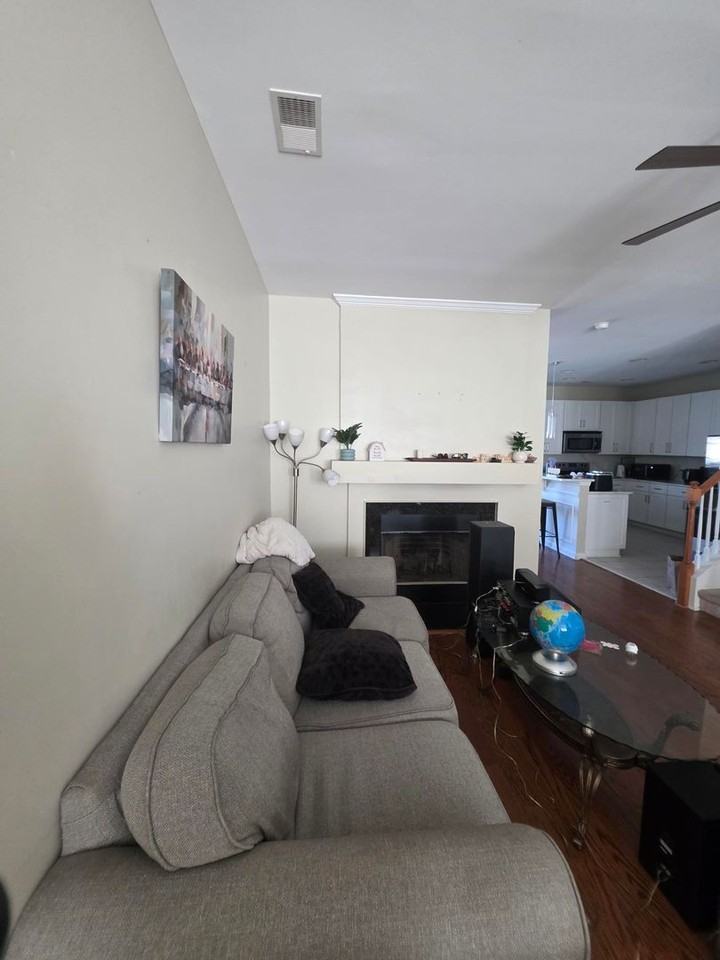 2172 Blakers Blvd - Photo 2 of 11