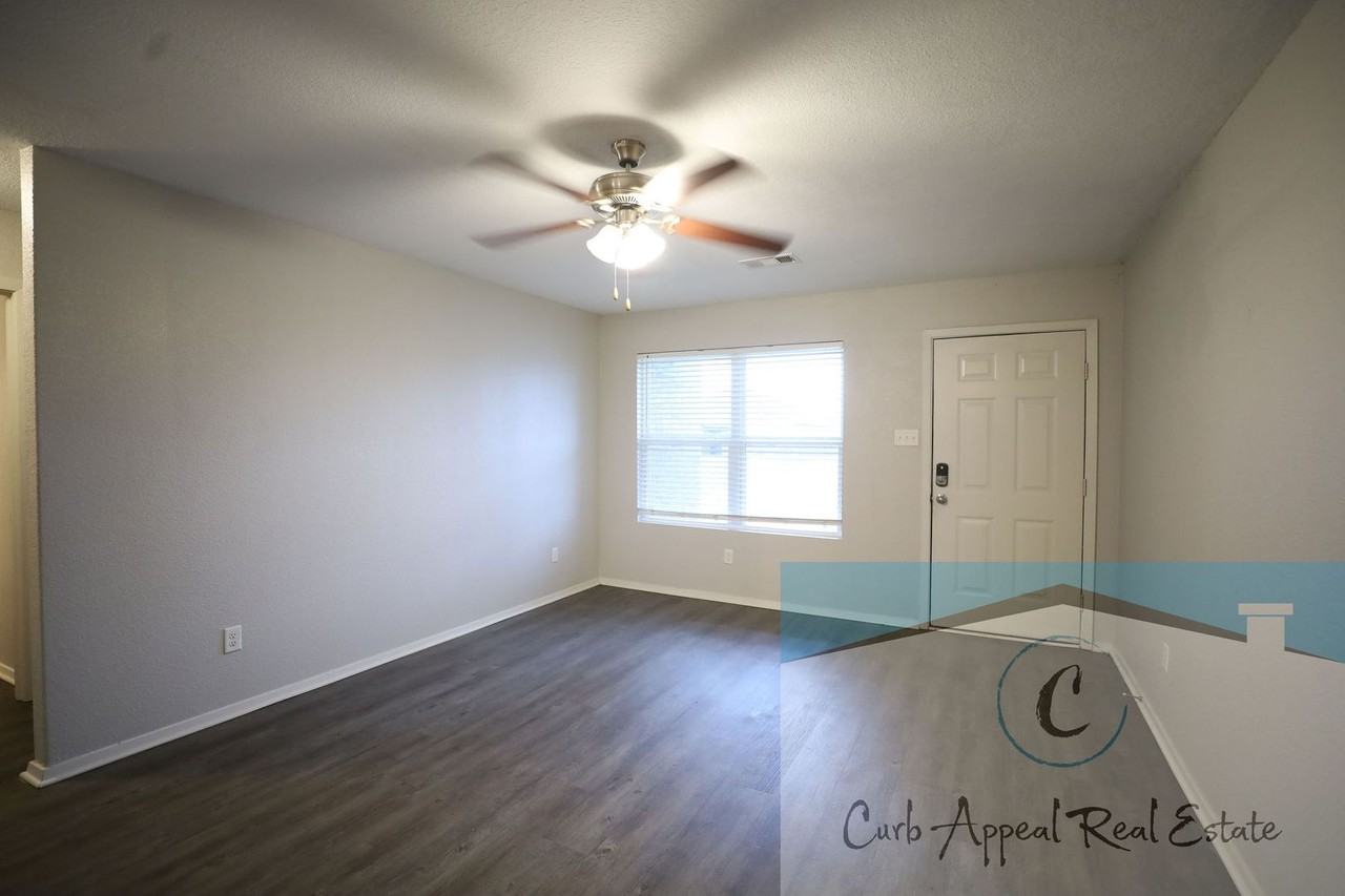 3730 Glitterman Dr - Photo 3 of 21