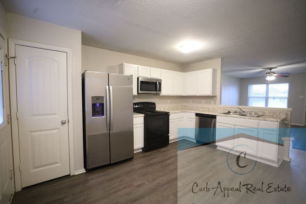 3730 Glitterman Dr - Photo 4 of 21