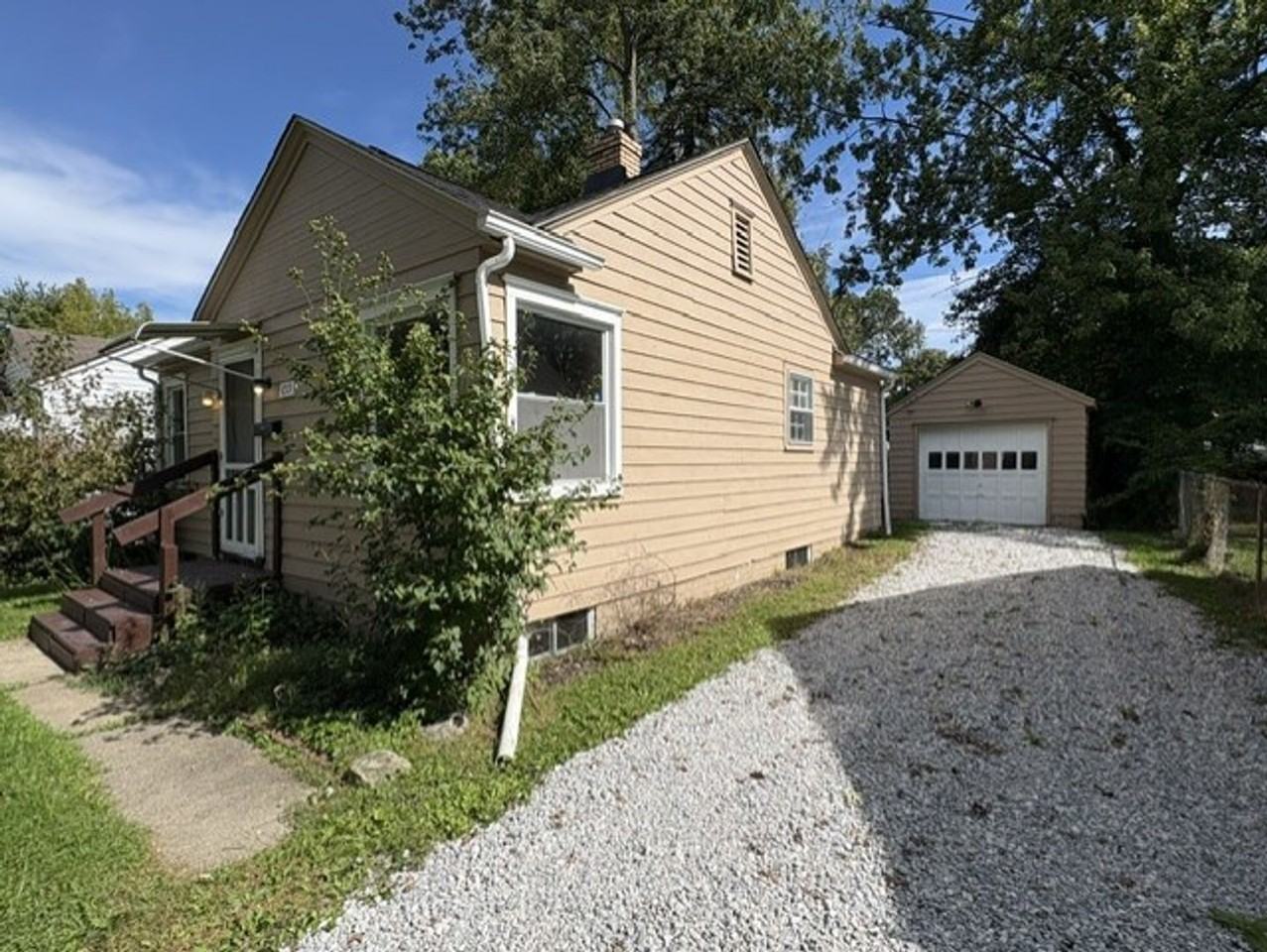 859 Seward Ave - Photo 2 of 11