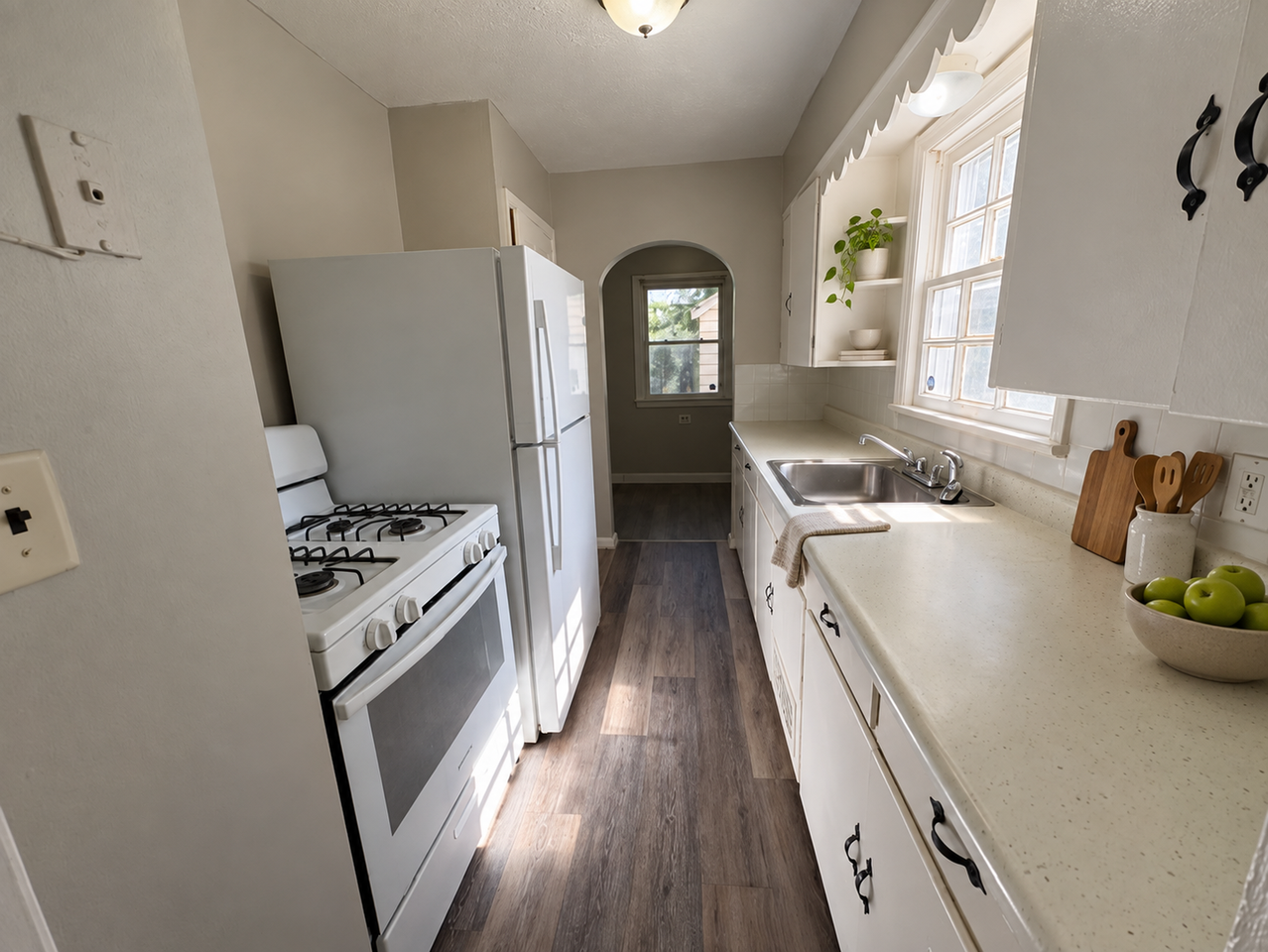 859 Seward Ave - Photo 4 of 11