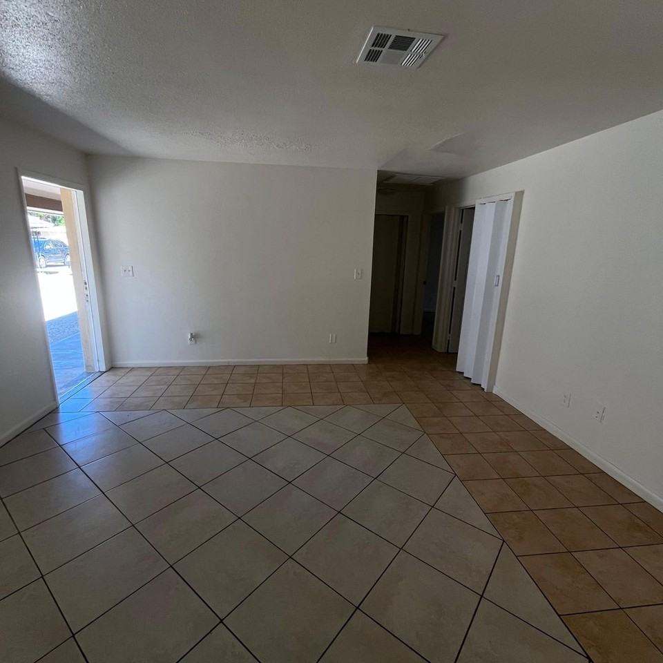 2160 Franklin St - Photo 4 of 11