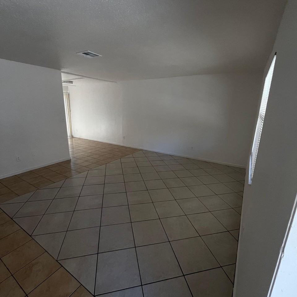 2160 Franklin St - Photo 5 of 11