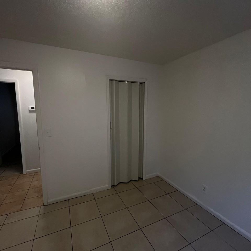 2160 Franklin St - Photo 6 of 11