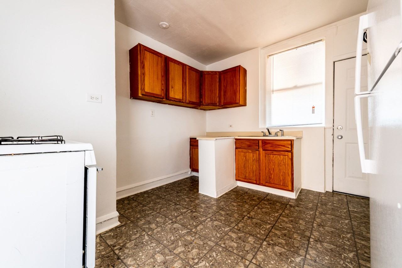 10908 S Vernon - Photo 4 of 20
