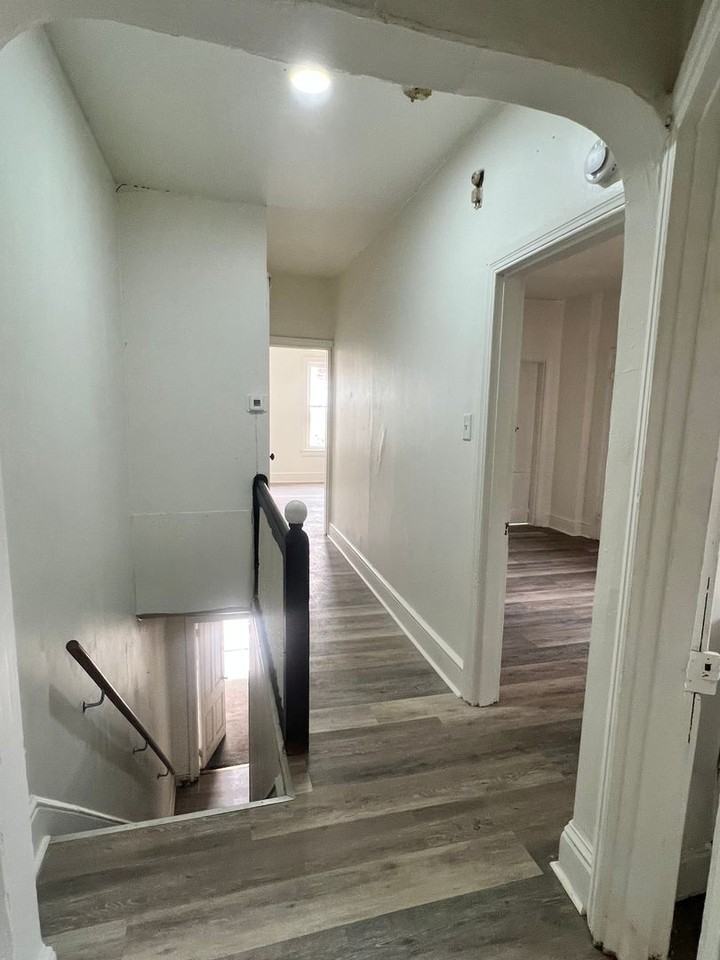 574 W Princess St - Photo 4 of 14