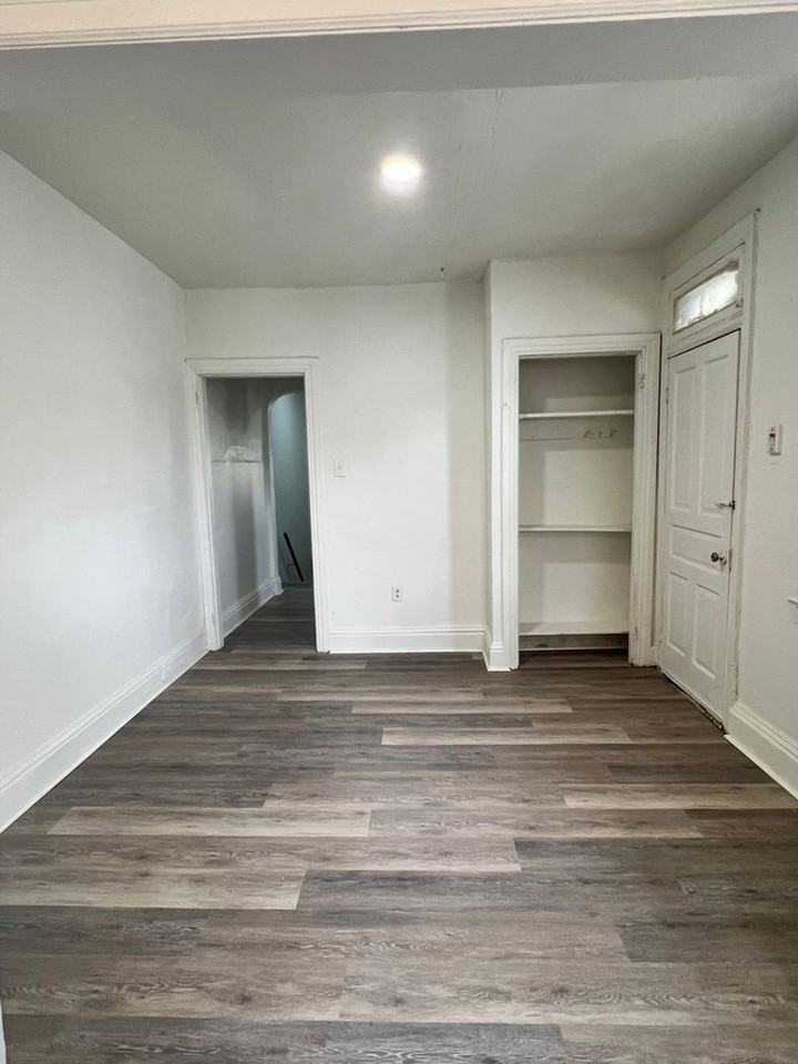 574 W Princess St - Photo 6 of 14
