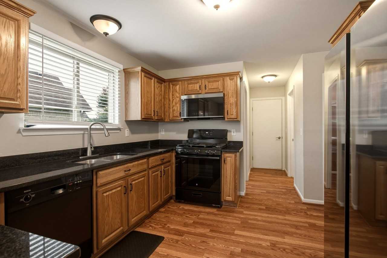 52496 Fox Pointe Dr - Photo 3 of 50