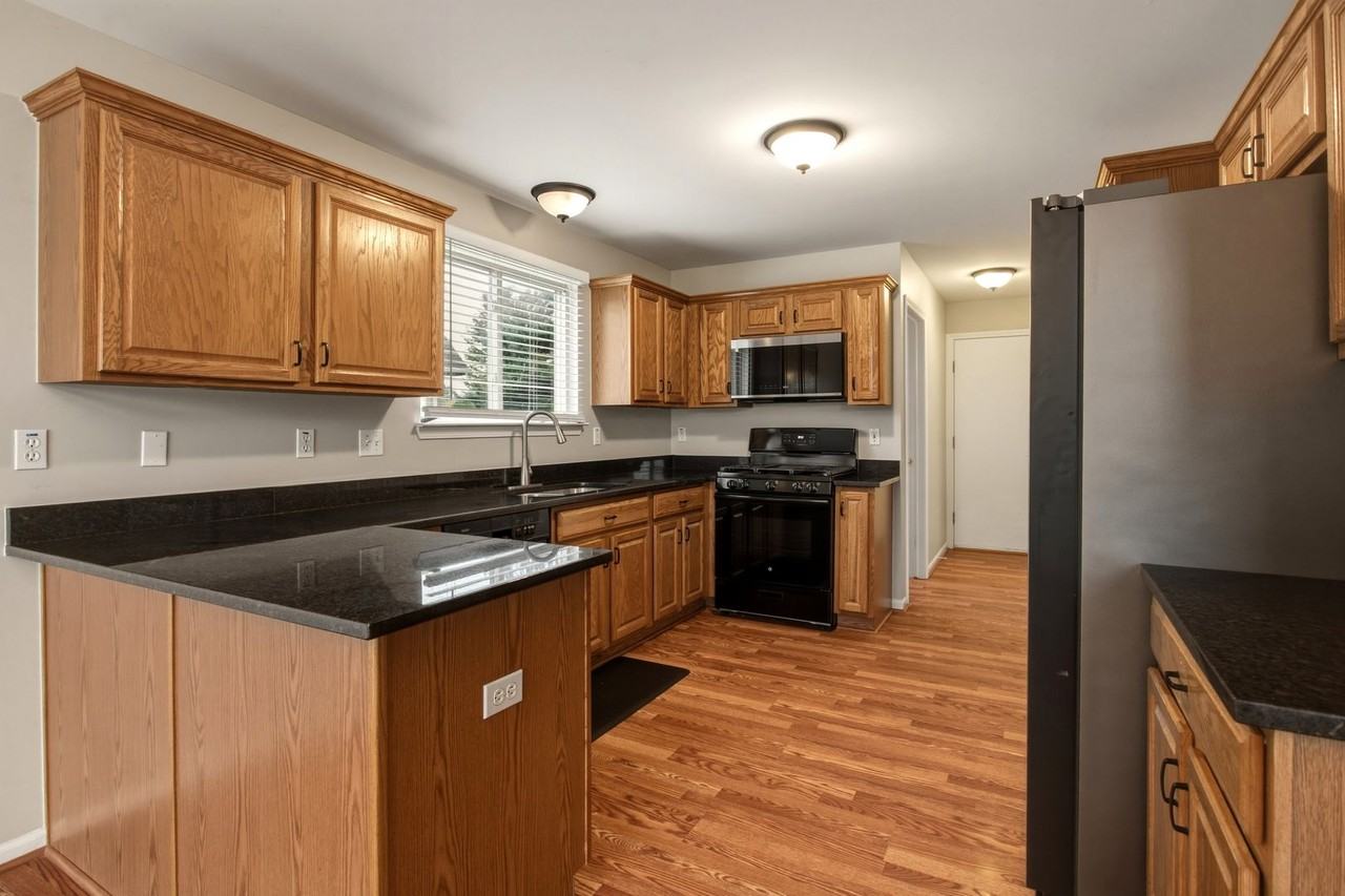 52496 Fox Pointe Dr - Photo 4 of 50