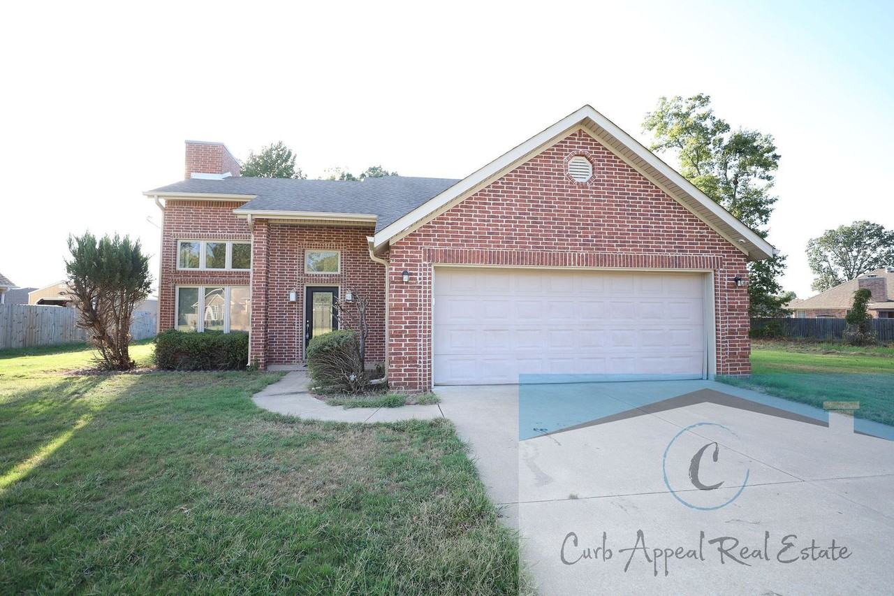 3805 Charleston Dr - Photo 3 of 19