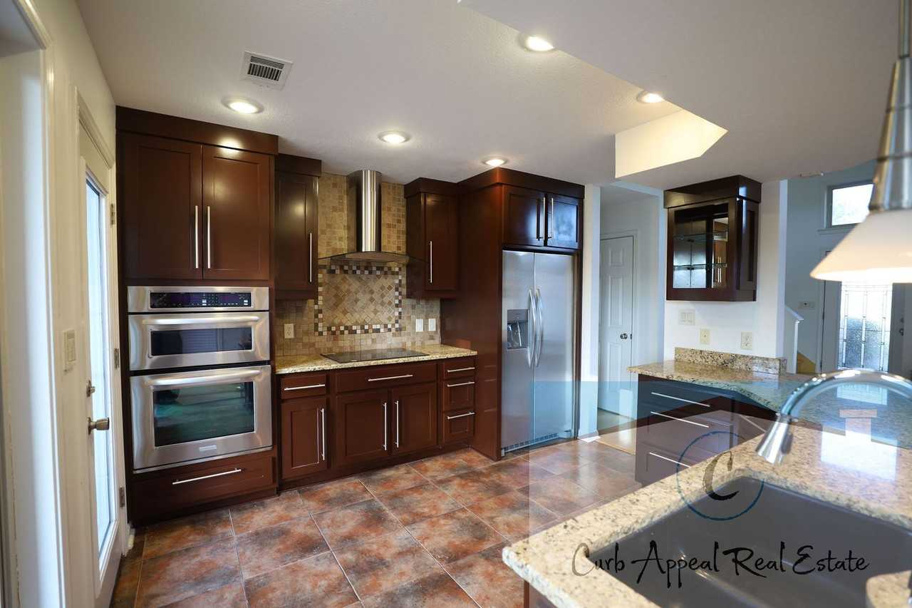 3805 Charleston Dr - Photo 5 of 19