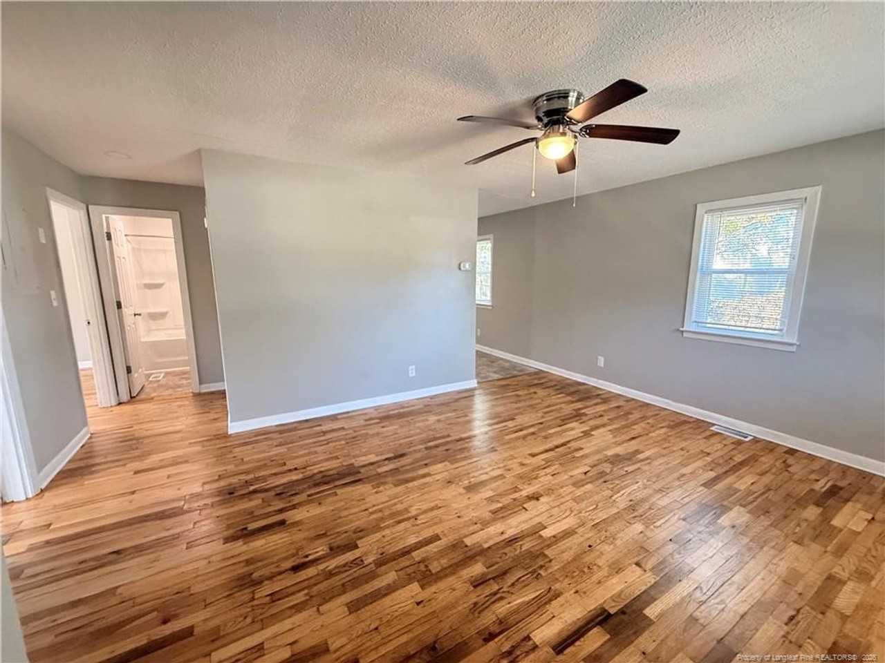 405 Laura Ct - Photo 2 of 8