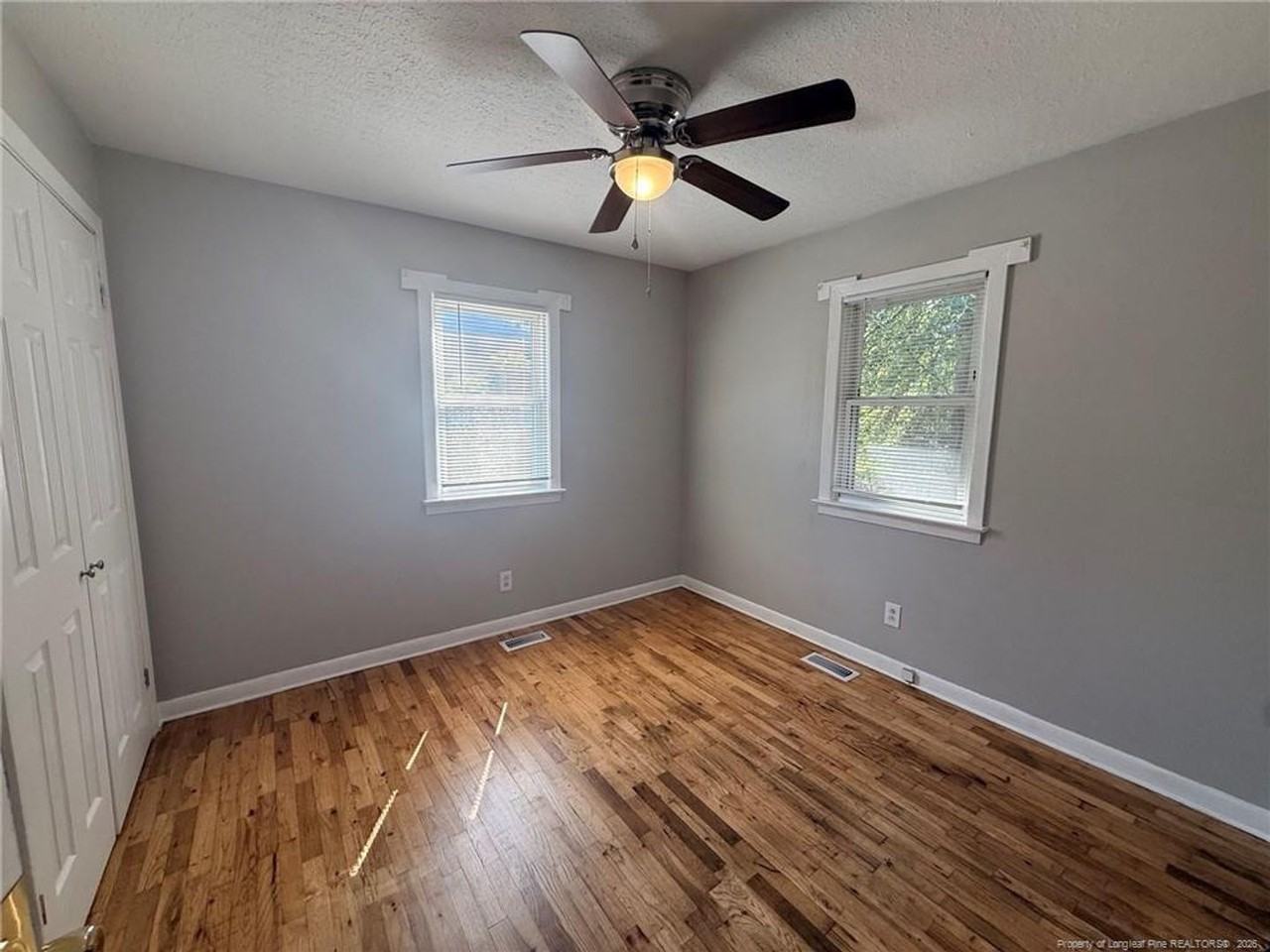 405 Laura Ct - Photo 5 of 8