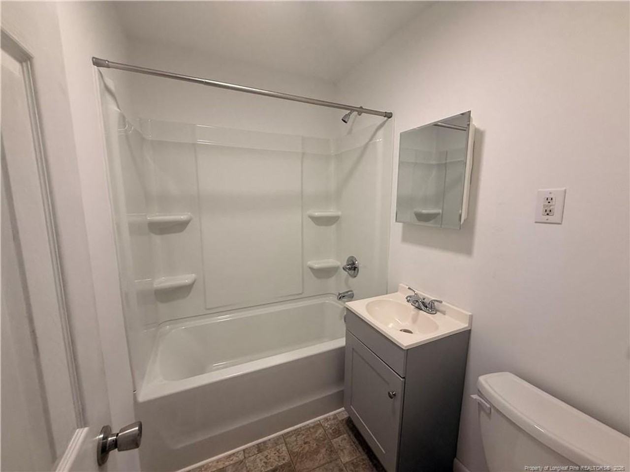 405 Laura Ct - Photo 6 of 8