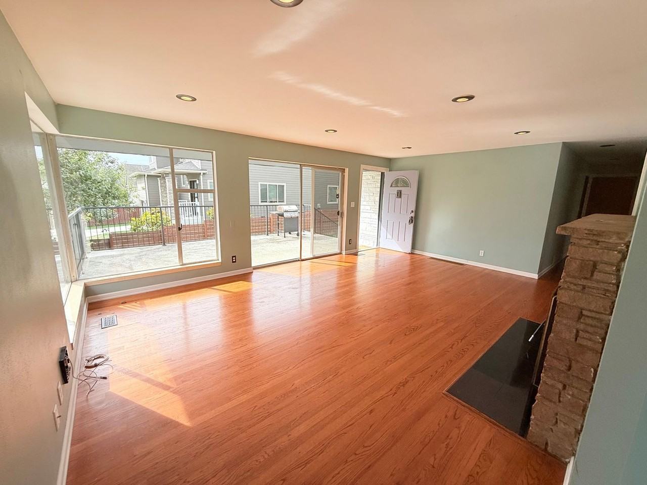 2451 S Spencer St - Photo 4 of 17