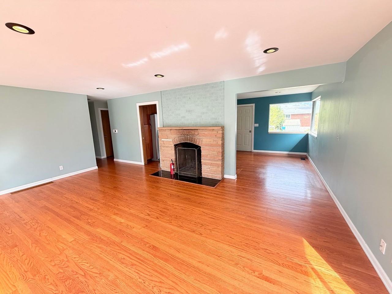 2451 S Spencer St - Photo 5 of 17