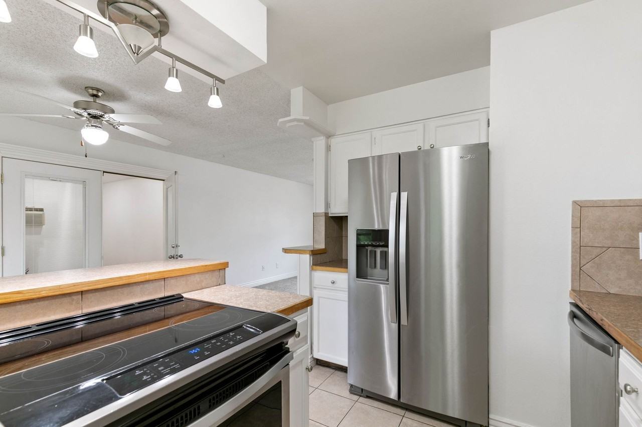 1906 S Custer Ave - Photo 2 of 28