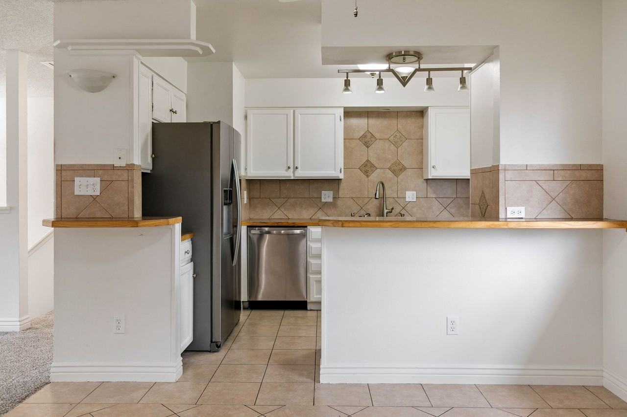 1906 S Custer Ave - Photo 3 of 28