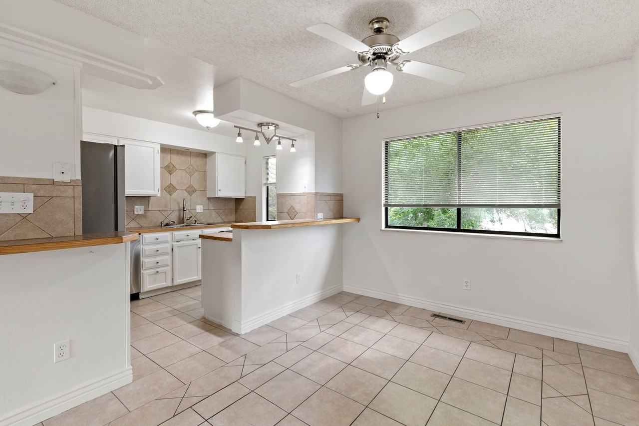 1906 S Custer Ave - Photo 5 of 28