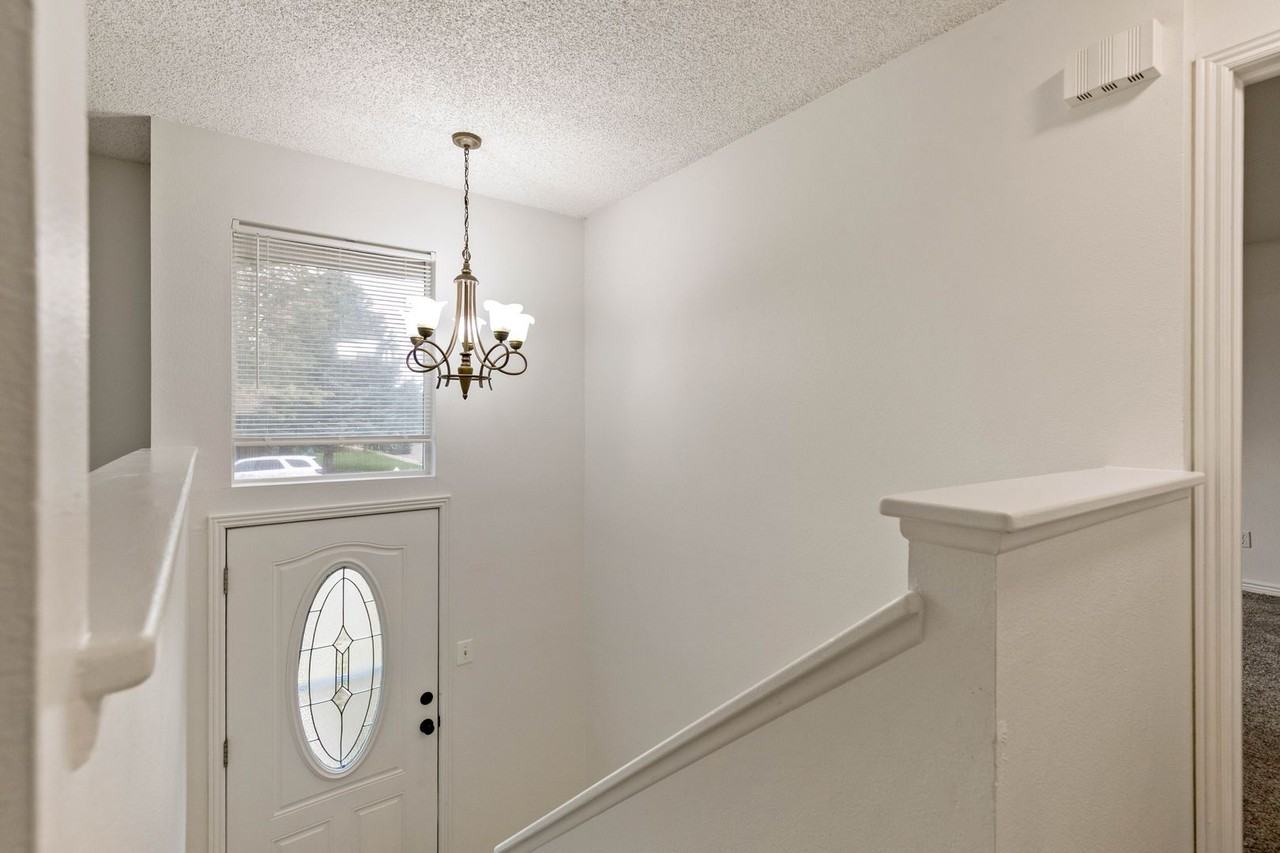 1906 S Custer Ave - Photo 7 of 28