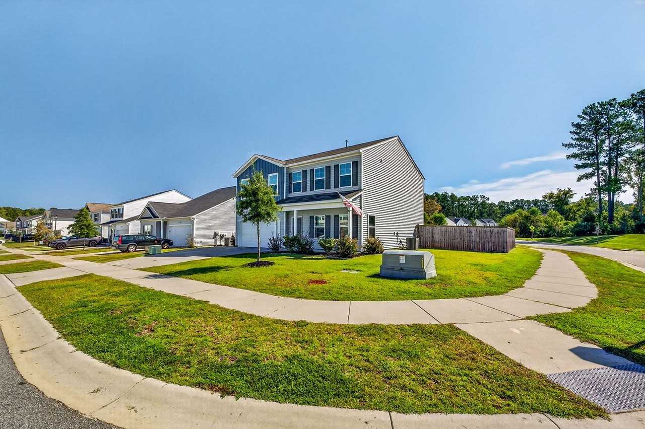 268 Torslanda Ln - Photo 3 of 40