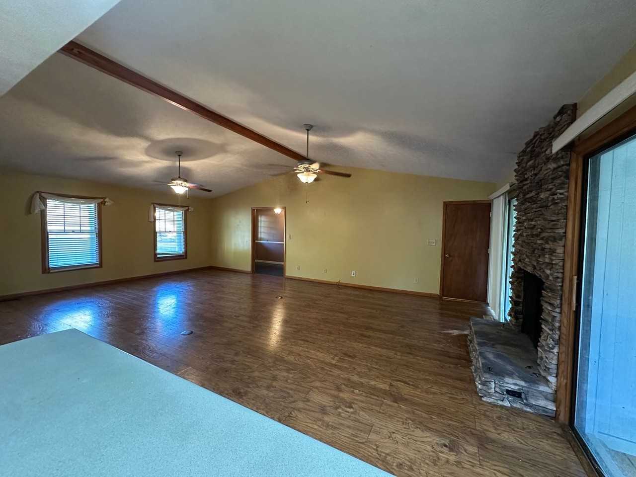 917 W 9th St - Photo 6 of 26