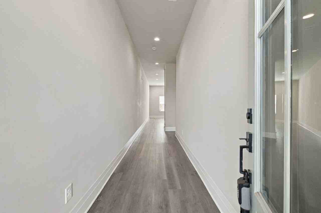 1319 Shannon Ln - Photo 5 of 37