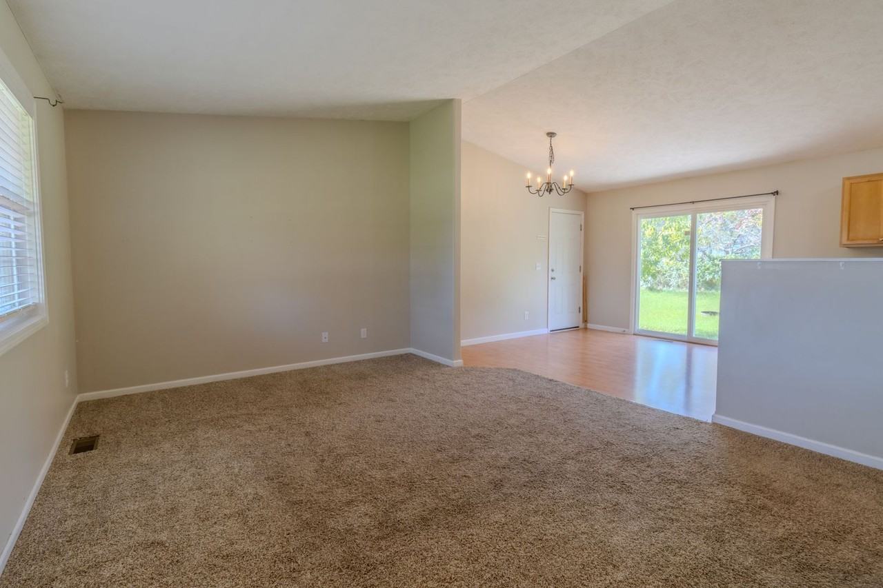 2134 Labrador Ln - Photo 2 of 25